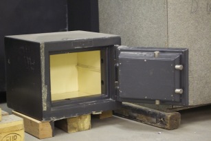 Pre Owned High Quality Coffer Safe Pre Owned High Quality Coffer Safe